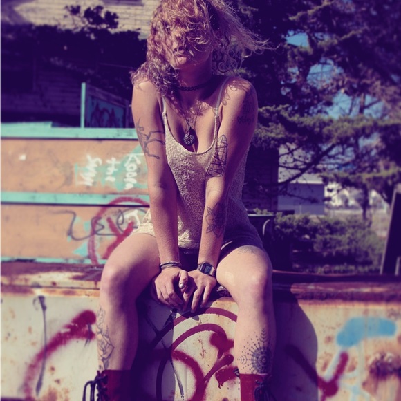 Meet your Posher, 🍋 - Picture 2 of 5